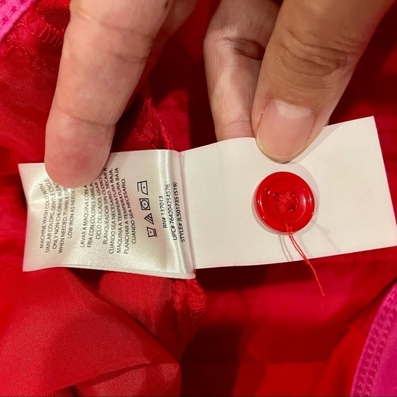 Isaac Mizrahi Red Scalloped Hem Tailored Flat Front Short with Pink Waistband 12 - Picture 7 of 8